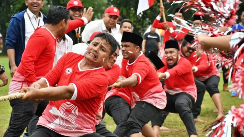 Group of men competing in a tug of war during Indonesian Independence Day celebration