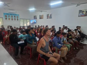 Parents and students attending the Fun English graduation ceremony at Bali Sehat Clinic